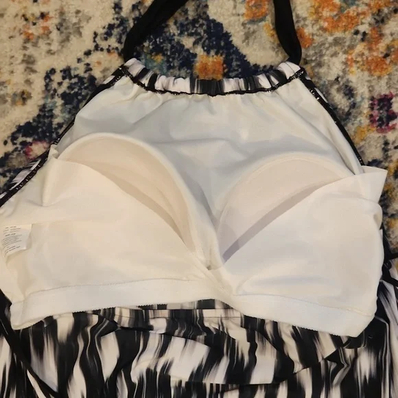 Liz Claiborne SZ 20 2 Piece Black/White Swimsuit - Picture 5 of 9